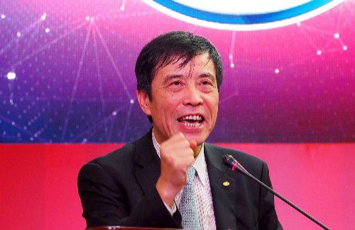 说罢，叶辰又倒满一杯酒，开口道：顾叔叔、林阿姨，还有囡囡，我敬你们三口人一杯，再次感谢你们对我的厚爱。